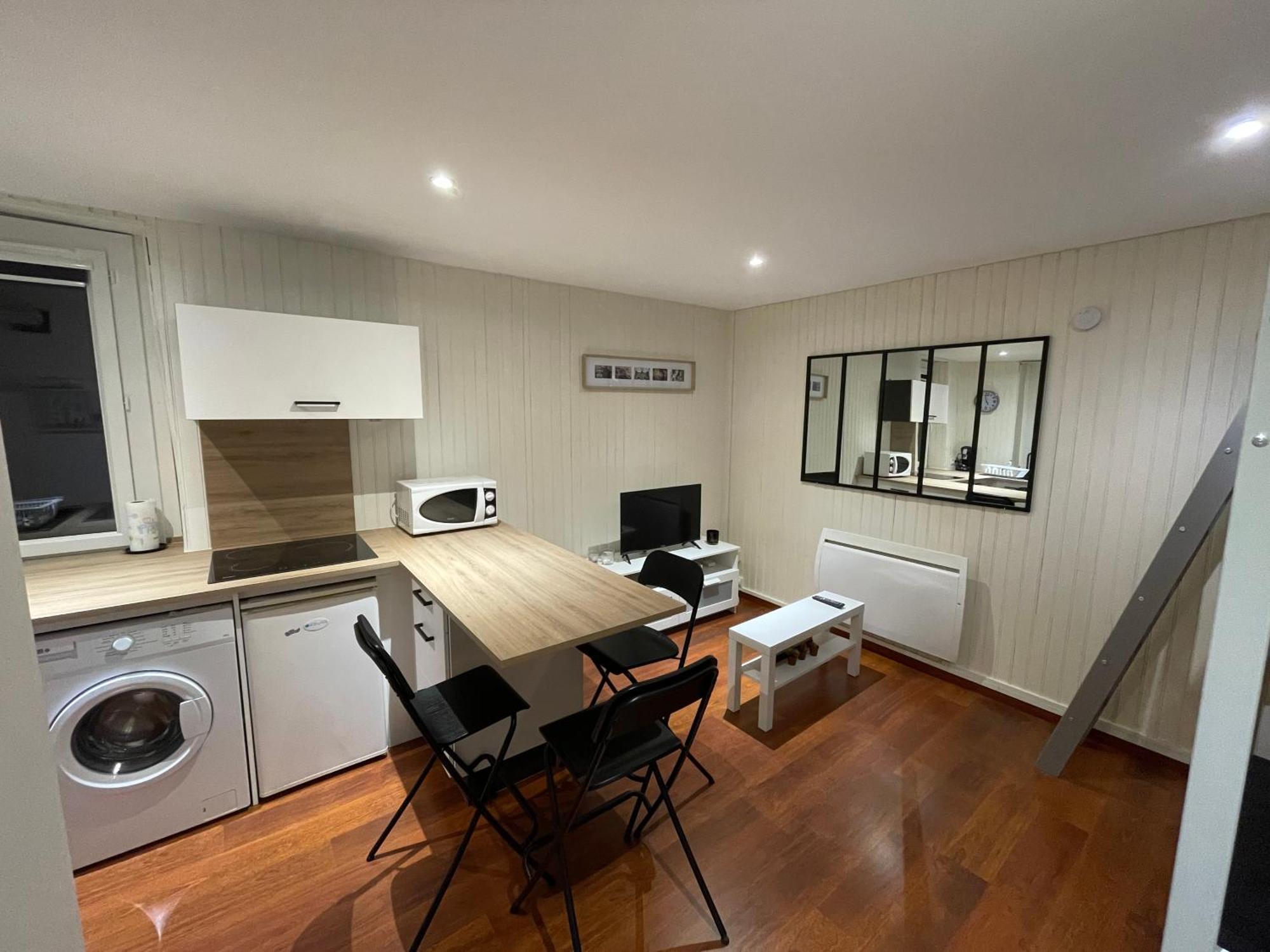 Charmant Studio En Plein Coeur De ชองเบรี ภายนอก รูปภาพ